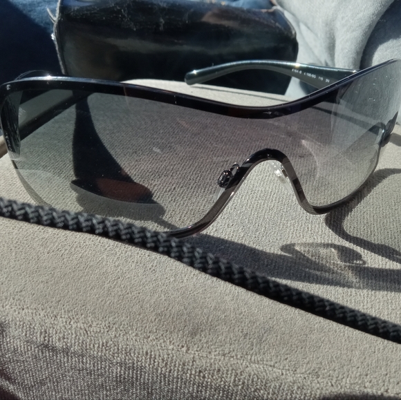 Chanel shield style sunglasses with Swarovski crystal accents - Picture 7 of 9